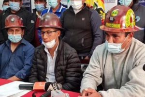 Mineros sin empleo en Cochabamba