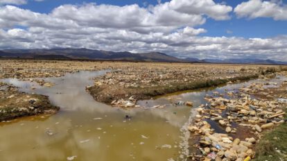 El Lago Uru-Uru se convierte en un mar plástico