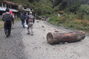 Bloqueo de los Yungas afecta a transportistas de La Paz