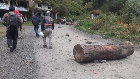 Bloqueo de los Yungas afecta a transportistas de La Paz