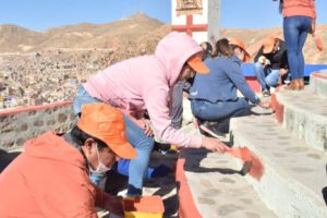 Banco Ecofuturo y EMAO realizan limpieza en el ingreso al Corazón de Jesús