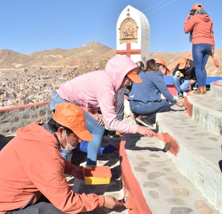 Banco Ecofuturo y EMAO realizan limpieza en el ingreso al Corazón de Jesús