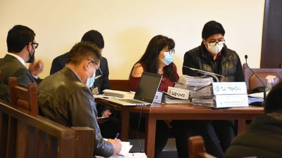 Orden de apremio exministros en el caso Huayllani