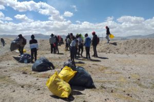 Jornada de limpieza en el Cementerio de trenes