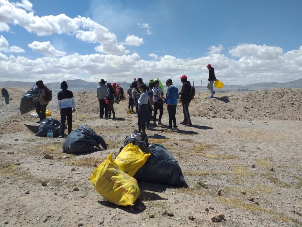 Jornada de limpieza en el Cementerio de trenes