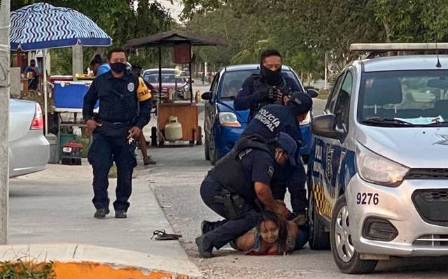 Mujer salvadoreña muere en México por exceso policial