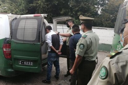 Militares chilenos expulsados por asistir a una fiesta clandestina