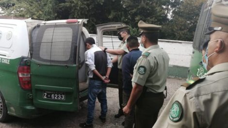 Militares chilenos expulsados por asistir a una fiesta clandestina