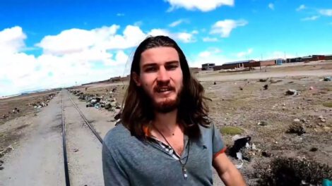 Lago Uru Uru y la cruzada de Alexis Dessard contra la basura