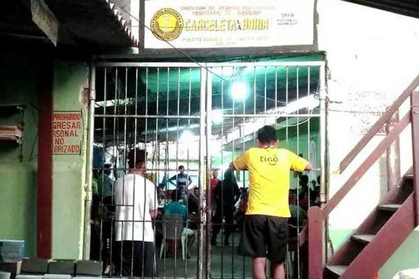 Ingreso a la cárcel Bahía en Santa Cruz