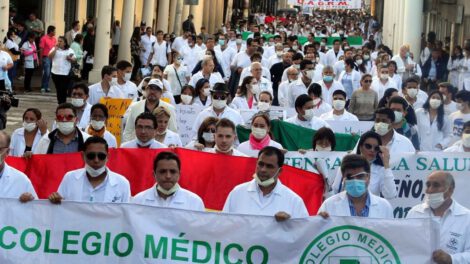 Paro nacional del sector salud en demanda de la abrogación de la Ley de Emergencia Sanitaria