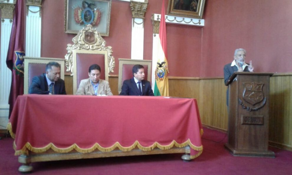 Acto central por los 19 años del Colegio de Comunicadores de Oruro