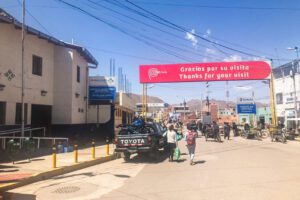 Frontera entre Bolivia y Perú desierta por restricciones sanitarias