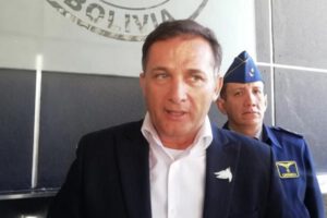 El exministro de Defensa denuncia abuso de poder