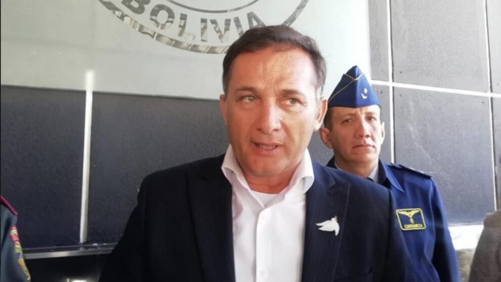 El exministro de Defensa denuncia abuso de poder