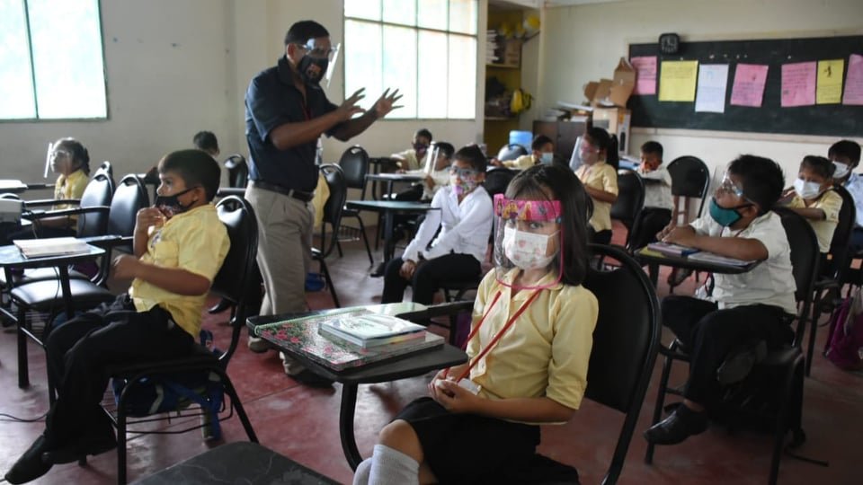Colegios fiscales Cochabamba volverán a clases semipresenciales