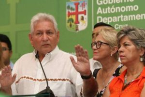 Persecución política en Bolivia: Rubén Costas apoya a Elva Pinckert