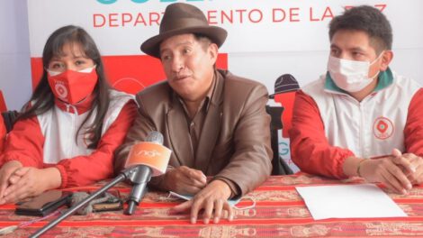 Rafael Tata Quispe anuncia su voto nulo en conferencia de prensa