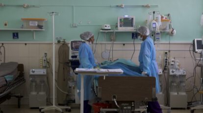 Covid-19: Trasladan a pacientes críticos a Santa Cruz por saturación de hospitales en Beni