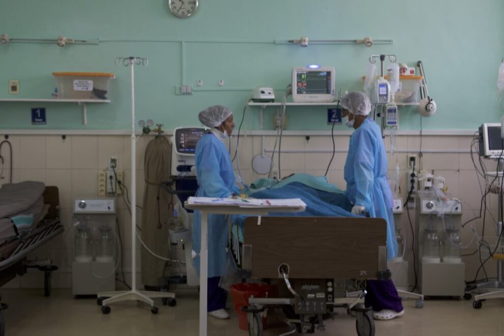 Covid-19: Trasladan a pacientes críticos a Santa Cruz por saturación de hospitales en Beni