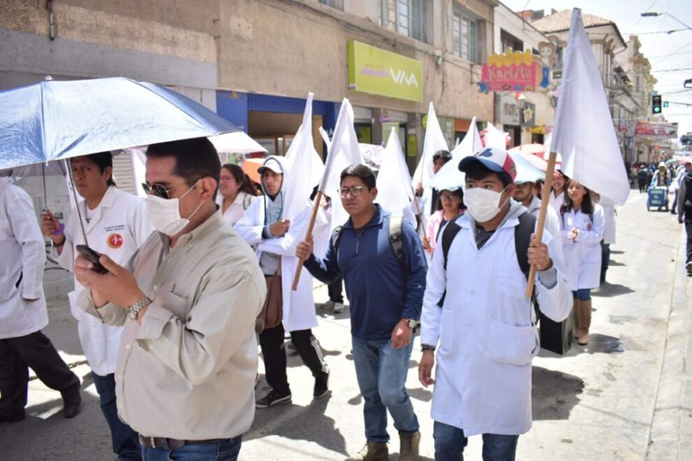 Reunión del sector médico con la ministra de Salud Gabriela Montaño