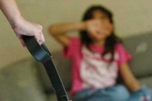 Madre agrede a su hija durante clase virtual