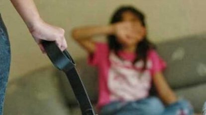 Madre agrede a su hija durante clase virtual