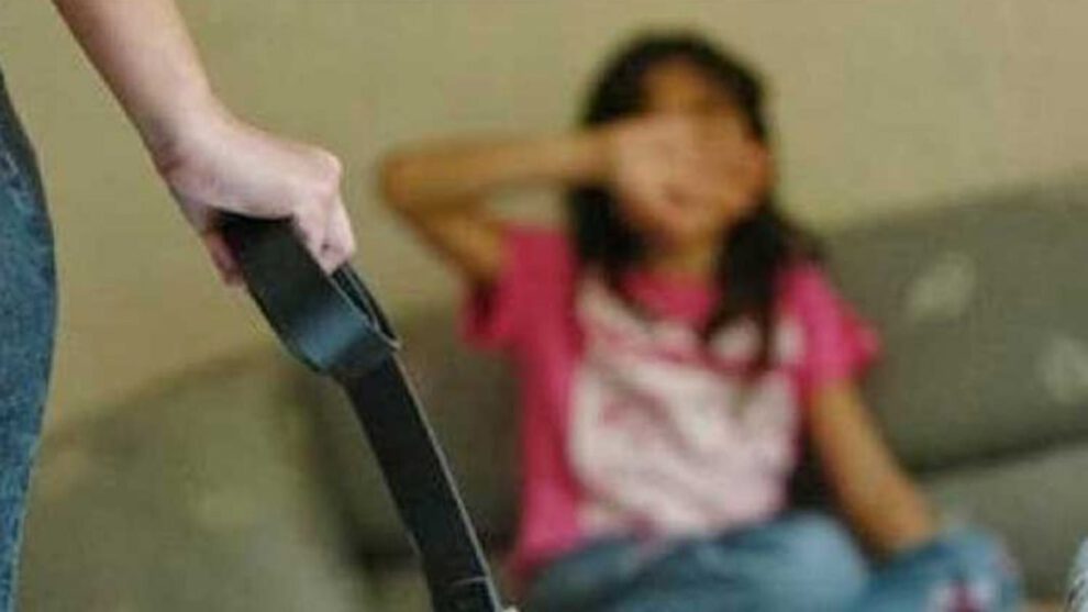 Madre agrede a su hija durante clase virtual