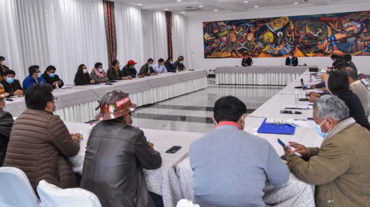 Reunión entre la Central Obrera Boliviana y el Gobierno sobre el incremento salarial