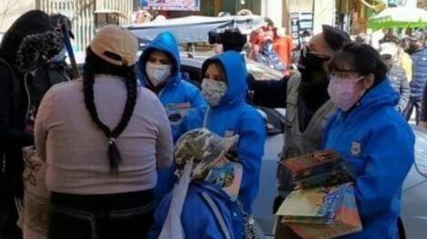 Niños pidiendo limosna en la calle
