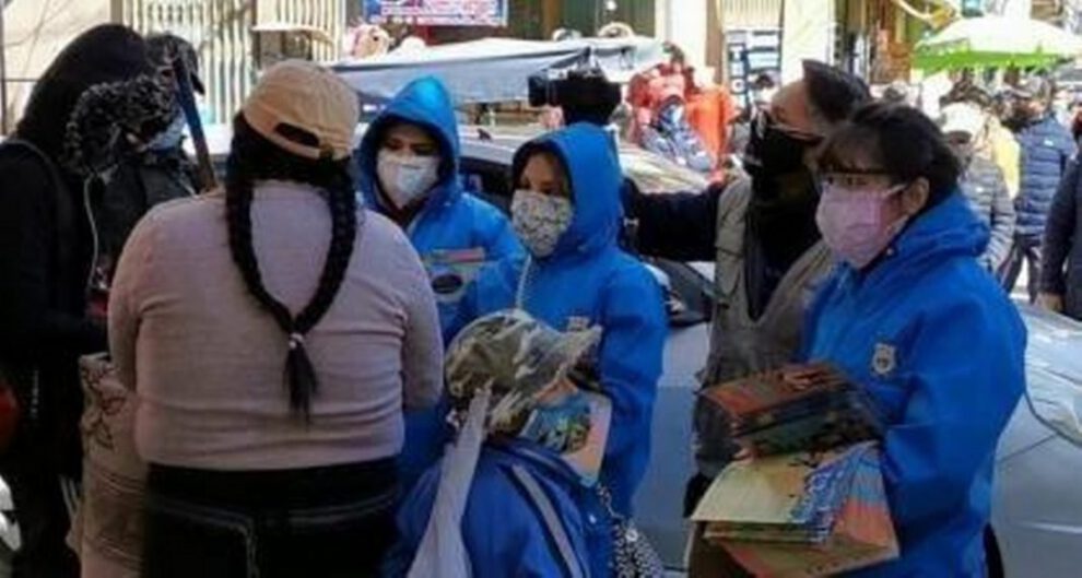 Niños pidiendo limosna en la calle