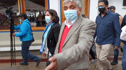 Iván Arias califica a Evo de antidemocrático tras emitir su voto en La Paz