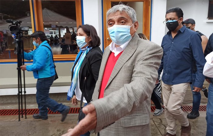 Iván Arias califica a Evo de antidemocrático tras emitir su voto en La Paz