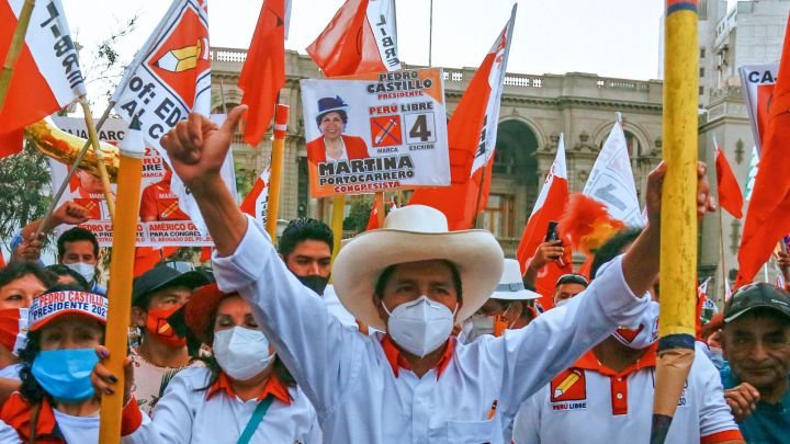 Pedro Castillo lidera intención de voto en primera vuelta de las elecciones presidenciales en Perú