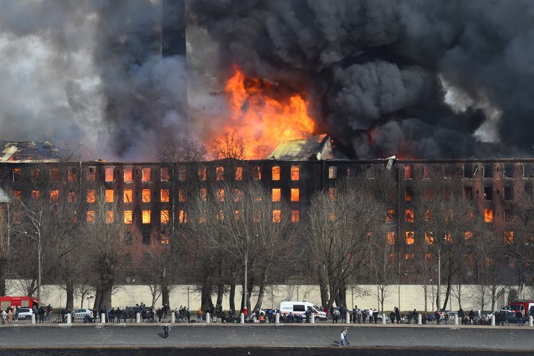 Incendio en Fábrica Nevski en San Petersburgo