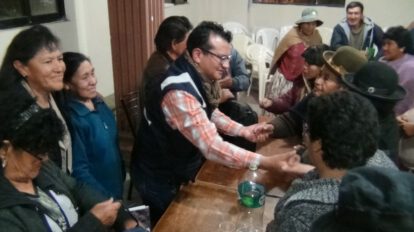 Pago del servicio a EMAO en el mercado Kantuta