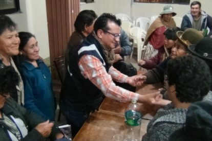 Pago del servicio a EMAO en el mercado Kantuta