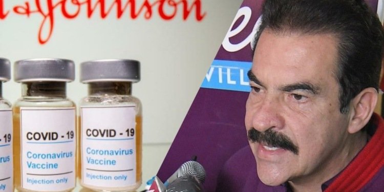 Manfred Reyes Villa vacuna Johnson & Johnson durante su estadía en Estados Unidos