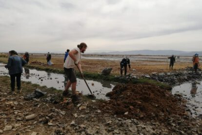 Homenaje Camaral a Alexis Dessard por limpieza del lago Uru Uru