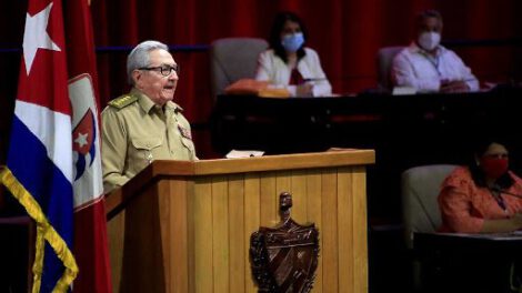 Raúl Castro en el VIII Congreso del Partido Comunista de Cuba