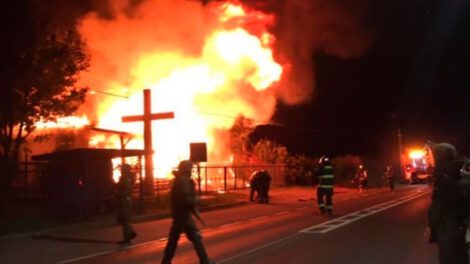 Incendio en iglesia provocado por mapuches en La Araucanía