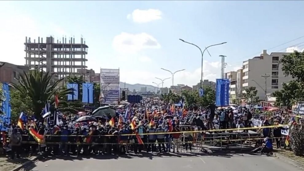 Concentración de militantes del MAS en Cochabamba