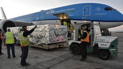 Argentina recibe vacunas AstraZeneca del Fondo Covax de la ONU