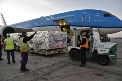Argentina recibe vacunas AstraZeneca del Fondo Covax de la ONU