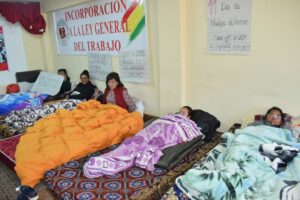 Médicos levantan piquetes de huelga para sufragar en las elecciones