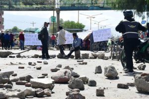 Bloqueos en Quillacollo por el contrato del desayuno escolar