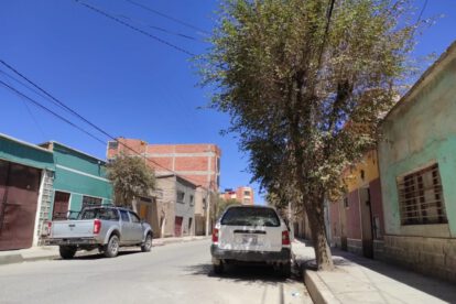 Sujeto apunta con un revólver a la cabeza de su víctima