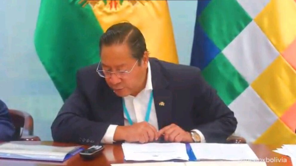 Luis Arce en contacto telefónico sobre vacunas Sputnik-V