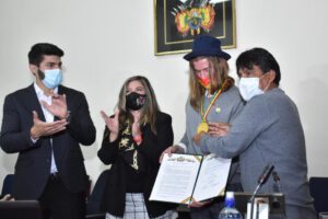 Alexis Dessard recibe reconocimiento por su contribución en las campañas de limpieza