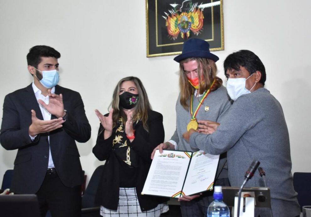 Alexis Dessard recibe reconocimiento por su contribución en las campañas de limpieza